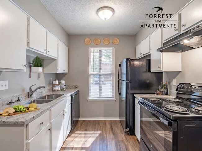 Building Photo - Forrest Cove