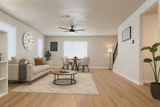 Building Photo - 2411 Glen Field Dr