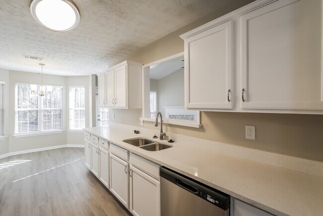 Building Photo - 492 Clearwater Way