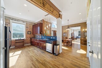 Building Photo - 215 W Norma St