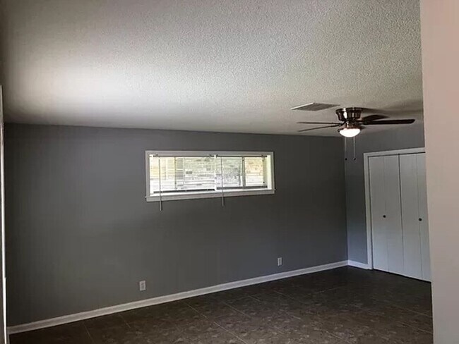 Foto del edificio - 1425-1425 Mahlow Dr