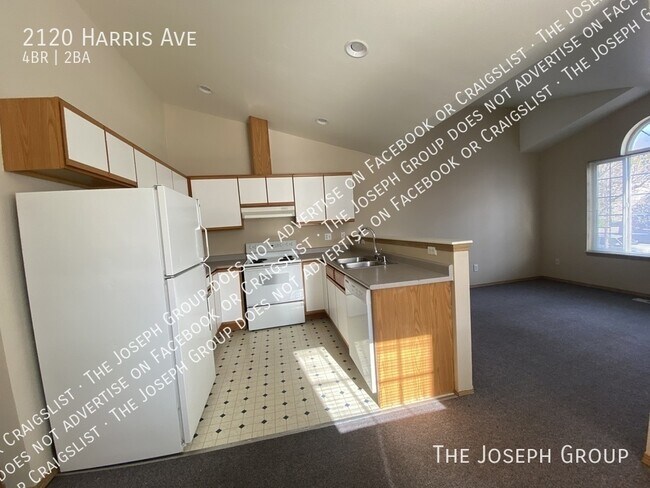 Building Photo - 2120 Harris Ave