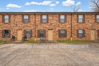 Building Photo - 704 Peachers Dr