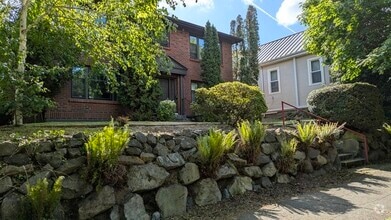 Building Photo - 2114 7th Ave W
