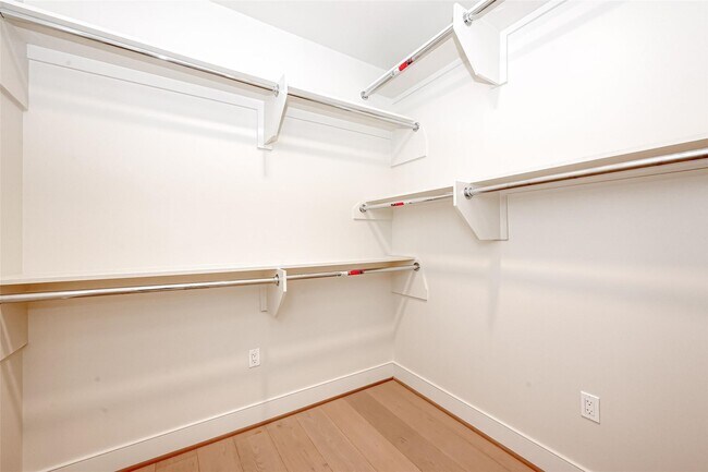 Foto del edificio - 2047 Westcreek Ln Ln