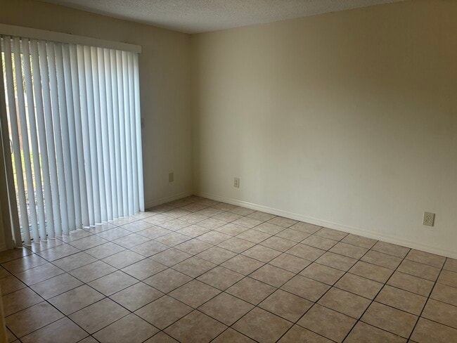 Building Photo - 2651 Kingswood Dr NE