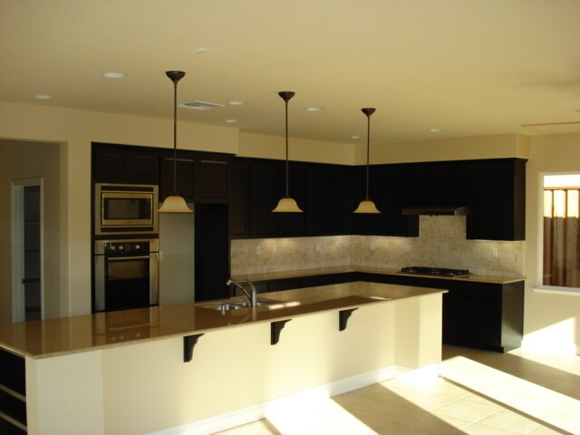 Foto del edificio - NICE 2 STORY 4+ BED, 3 BA, 3CAR, 3000+SQFT...