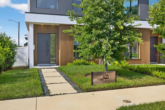 Building Photo - 423 W Amelia Ave