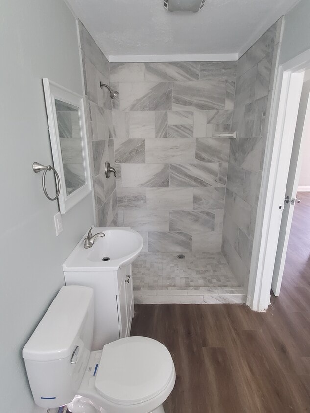 Building Photo - 147 Brim St