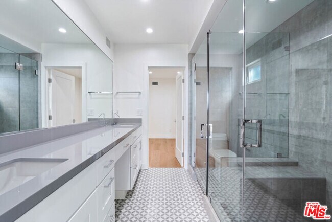 Foto del edificio - 7263 Birdview Ave