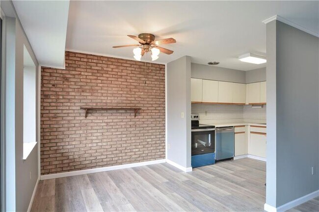 Foto del edificio - 1003 Sanlin Dr