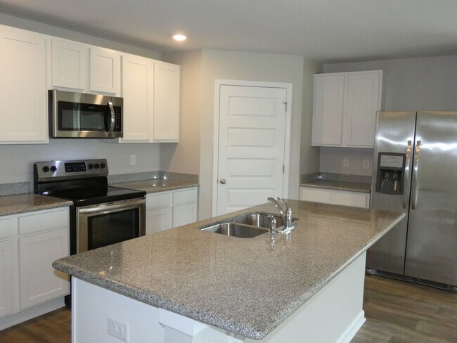 Building Photo - Modern 3-Bedroom Home - Cambria