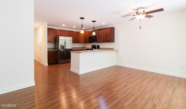 Foto del edificio - 2 br, 1.5 bath Townhome - 2858 Mackenzie Ct