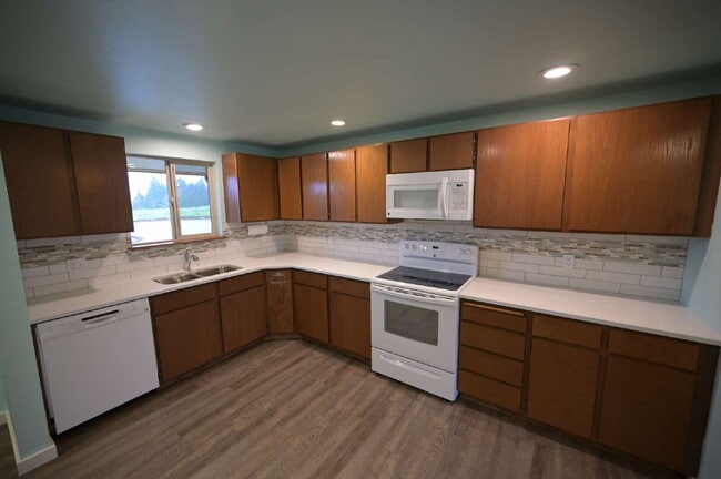 Foto del edificio - 1 bed 1 bath condo in 55+ community: ALL Utilities included!