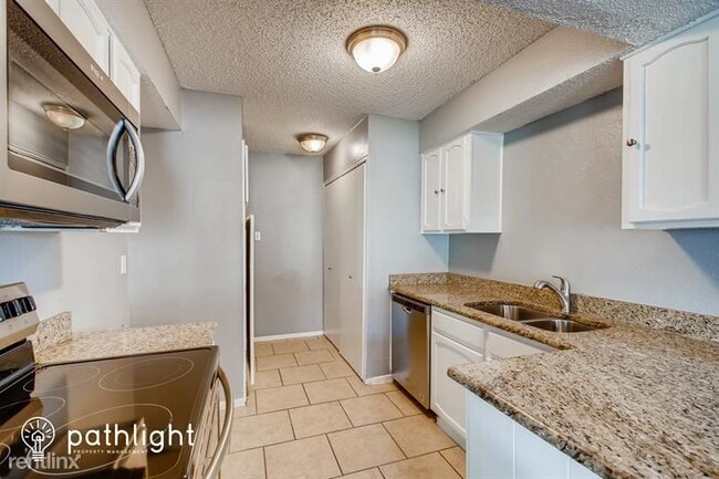 Building Photo - 3 br, 2 bath House - 1901 Castle Drive UNIT