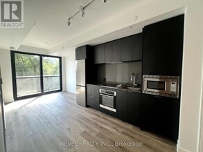 Building Photo - 3009-3009 Novar Rd