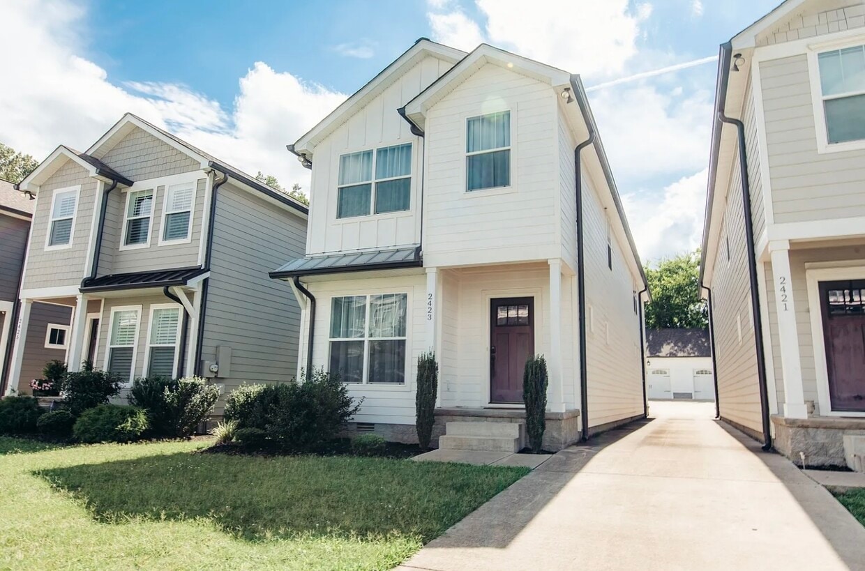 Foto principal - 2423 Elliott Ave