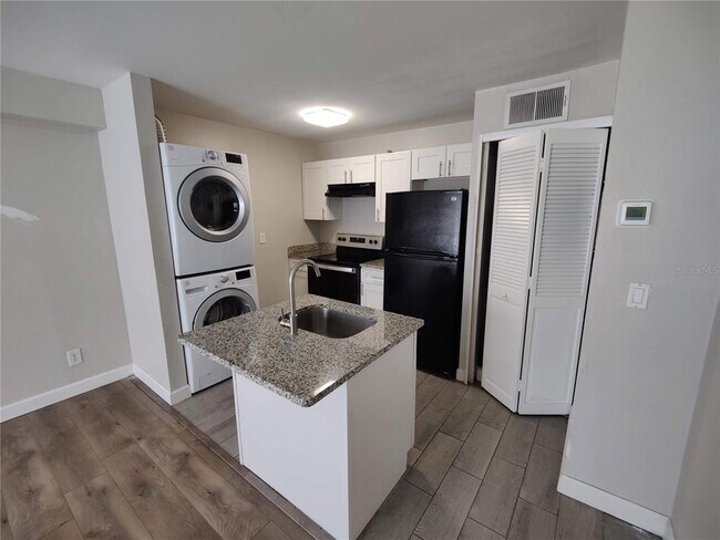 Foto del edificio - 4736 Walden Cir