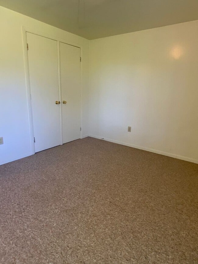 Building Photo - 3 br, 1 bath House - 390 PINE GROVE ROAD