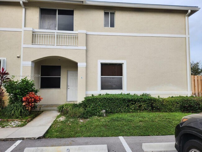 Foto del edificio - 820 NE 212th Terrace