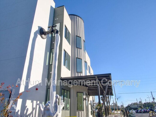 Foto del edificio - 221 S Bumby Ave