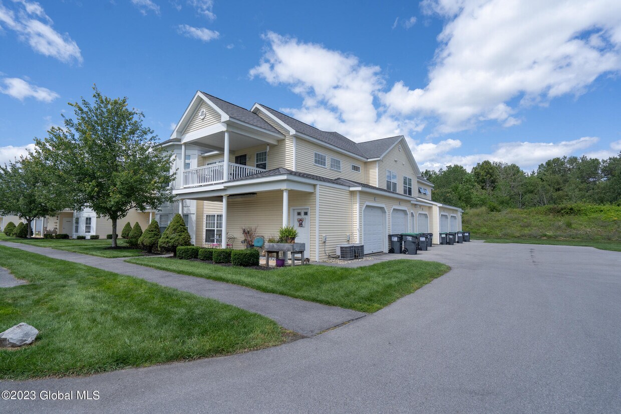 Primary Photo - 20 Kempton Pl