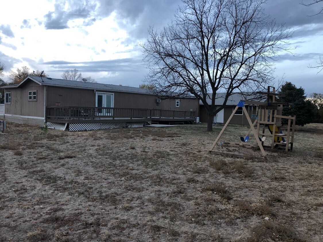 Building Photo - 3 Bed, 1 Bath, 2 Car Garage