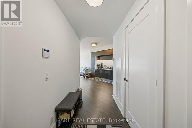 Photo du bâtiment - 1 Edgewater Dr