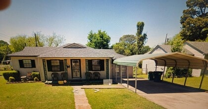 Building Photo - 3303 Rhozine Ln