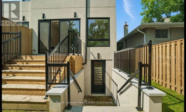 Building Photo - 1039 Caven St