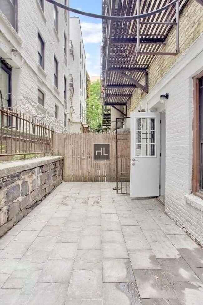 Building Photo - East 25th Street
