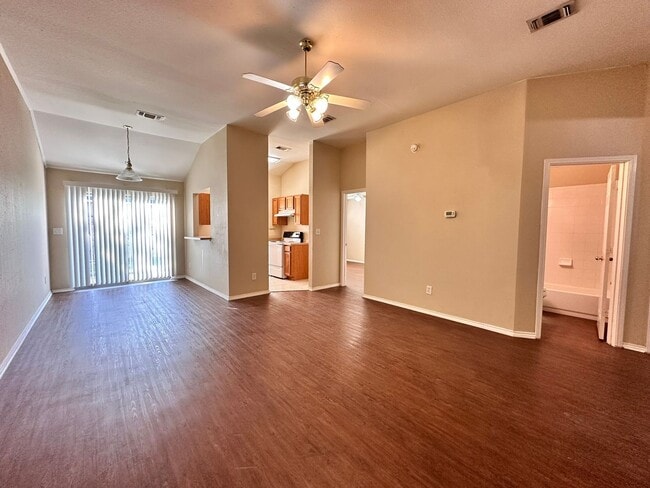 Building Photo - 2/2/1 Duplex /  No Carpet / Washer & Dryer Connections / Patio / Fenced in Yard / CISD