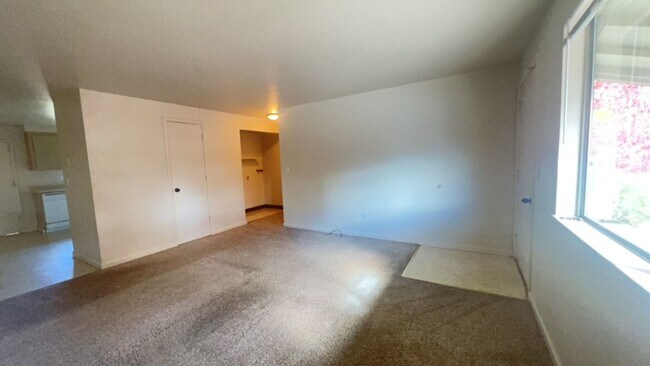 Building Photo - Charming 3/1.5 Home in Indian Hills