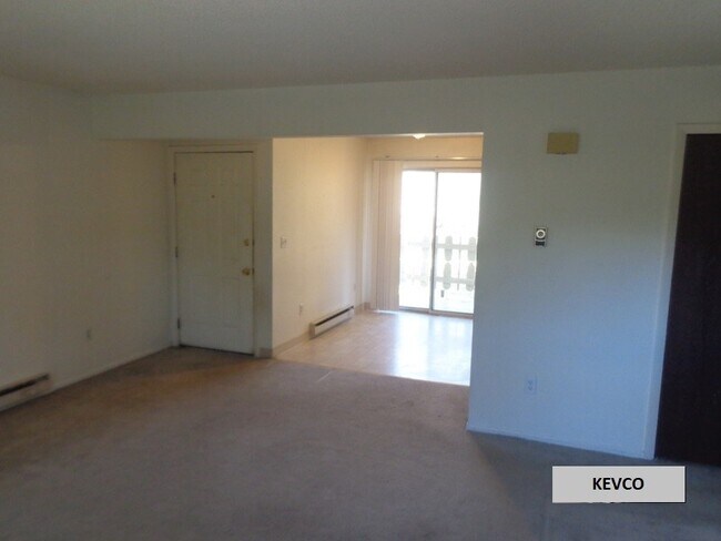 Foto del edificio - Great Condo by Foothills Mall!