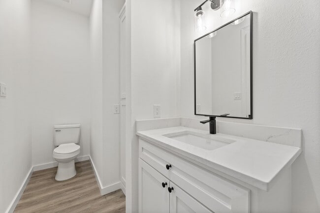 Building Photo - 256 Capetown Way