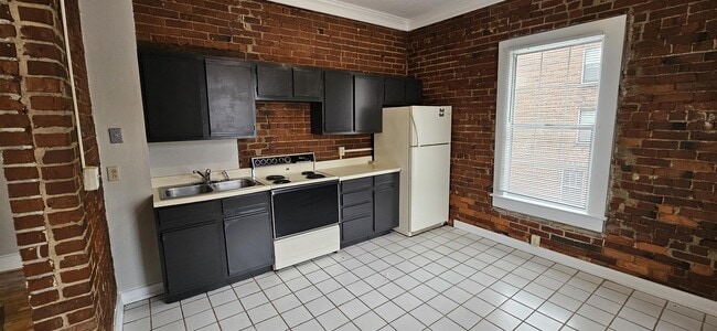 Building Photo - 607 Lindsay St