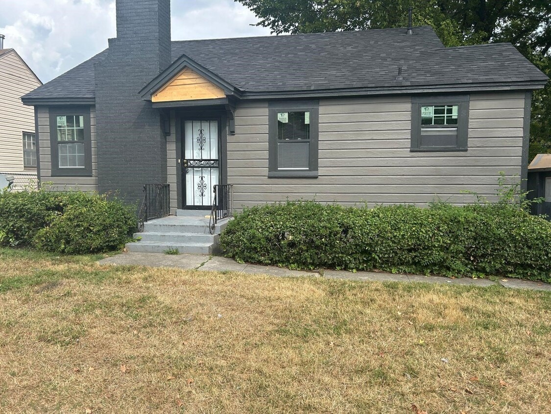 Primary Photo - 860 Birch St