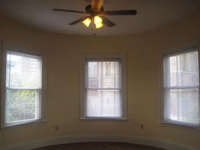 Building Photo - 1524t