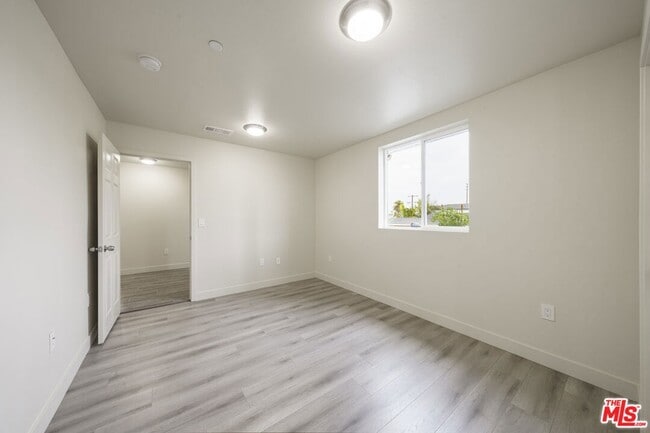 Building Photo - 831 E 83rd St