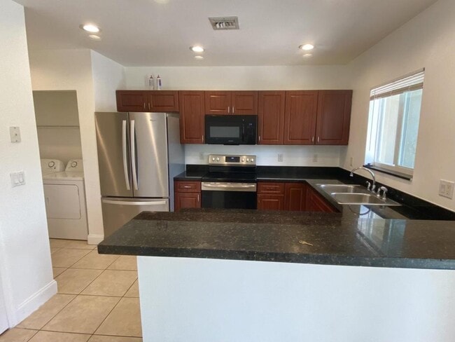 Building Photo - 820 NW 2nd Ave