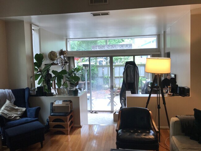 Foto del edificio - 344 4th St NE