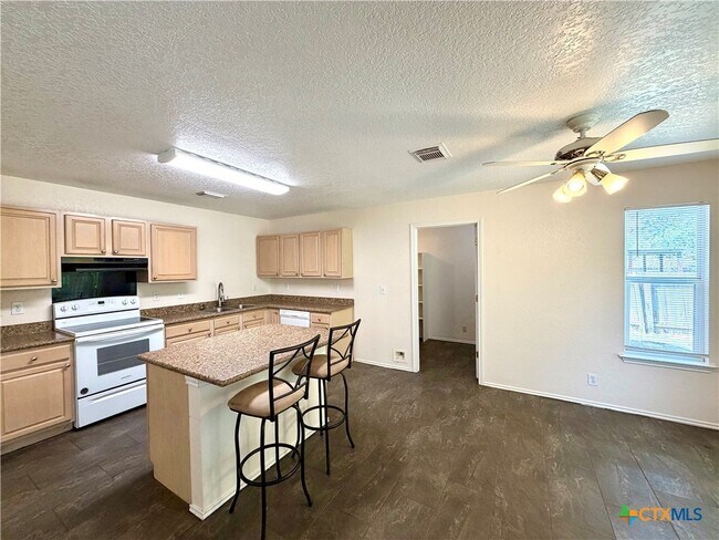 Foto del edificio - 369 Copper Bluff Dr