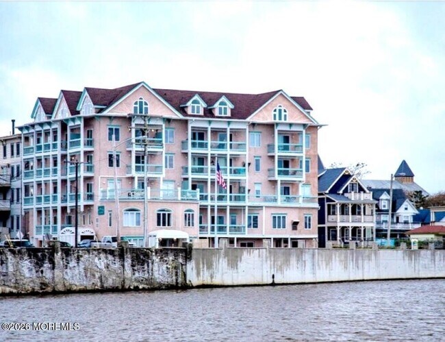 Foto del edificio - 16 Lake Ave