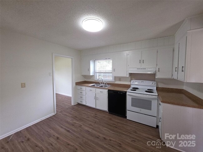 Foto del edificio - 6501 Barrington Dr
