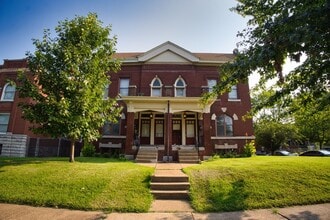 Building Photo - 2303 Russell Blvd