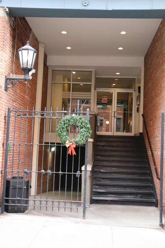 Primary Photo - 187 Wayne St