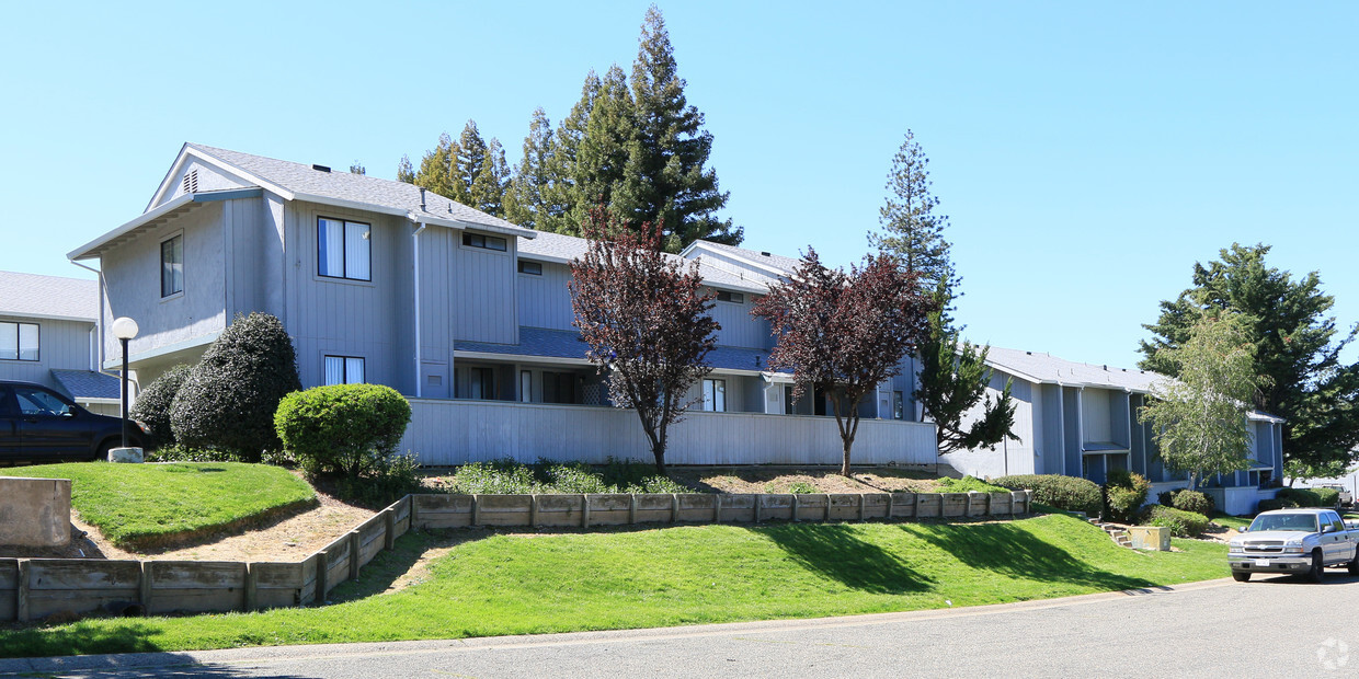 Foto del edificio - Diamond Springs I & II Apartments