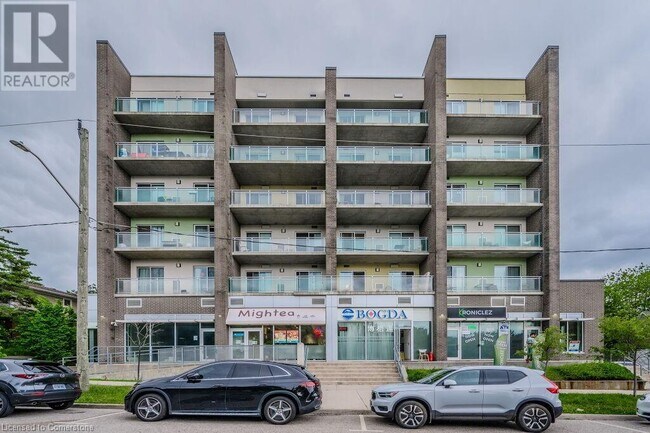Building Photo - 62 Balsam St
