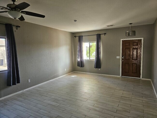 Foto del edificio - 5910 E Valley View Dr