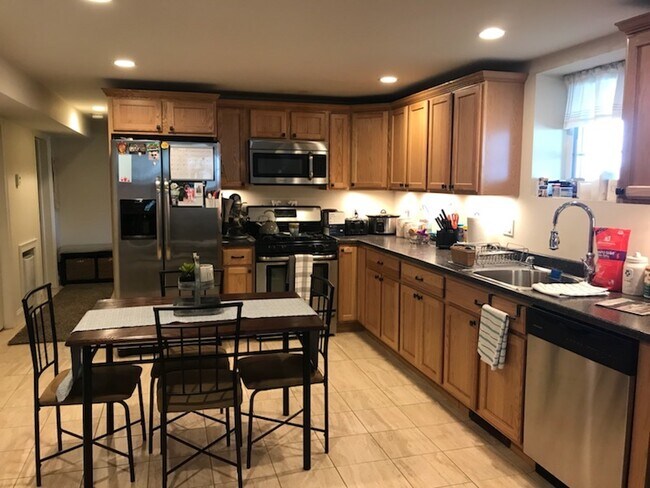 Kitchen - 258 Oakwood Ave